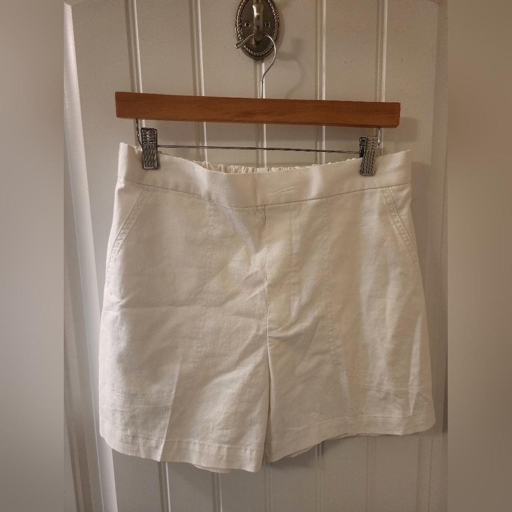 Banana Republic White Women’s Linen Blend Shorts